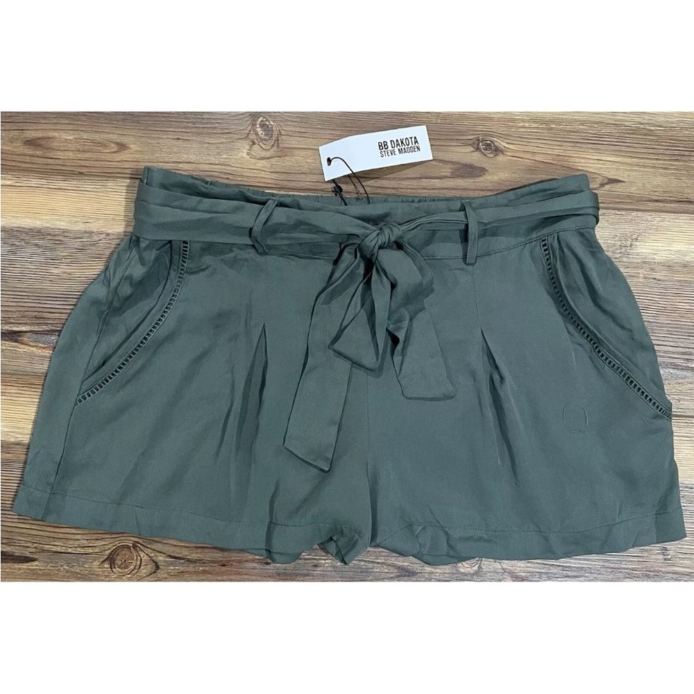 NEW BB Dakota Steve Madden Womens Dress Shorts Tie Waist Size Large Olive Green - Picture 3 of 10